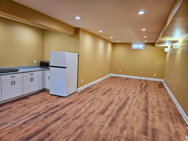 Building Photo - 10801 Valley Falls Ct