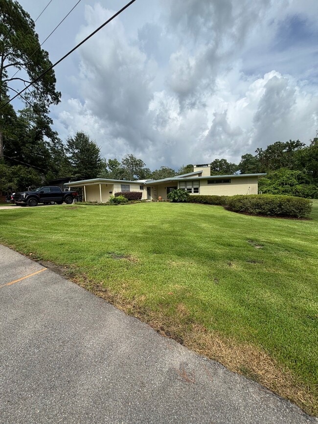 Building Photo - 1322 Knollwood Dr