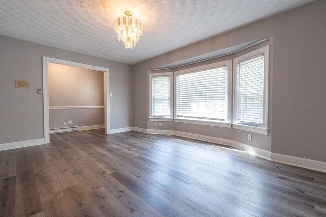 Building Photo - MOVE IN READY 4 Bedroom in Western Branch!