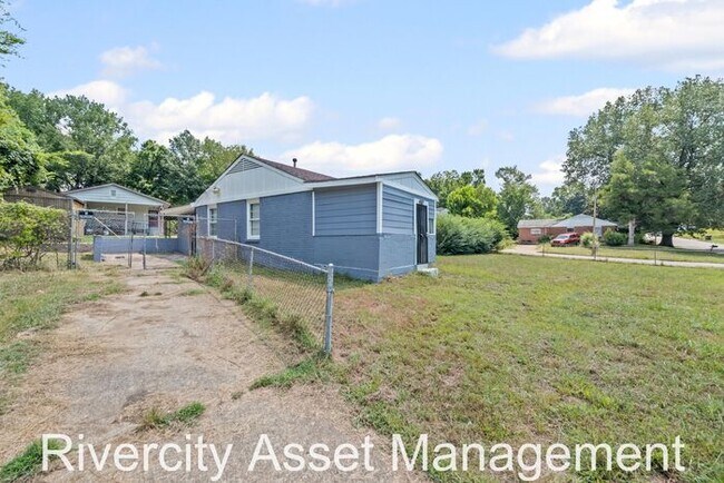 Foto del edificio - HUGE 4-Bed, 1-Bath Home IN 38109!!! Sectio...