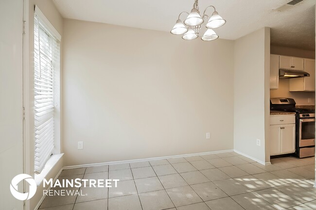 Foto del edificio - 7003 Oakmantle Dr