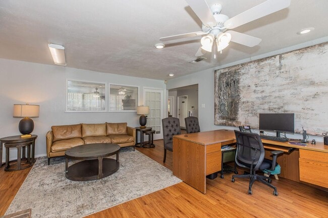 Building Photo - Center Ridge