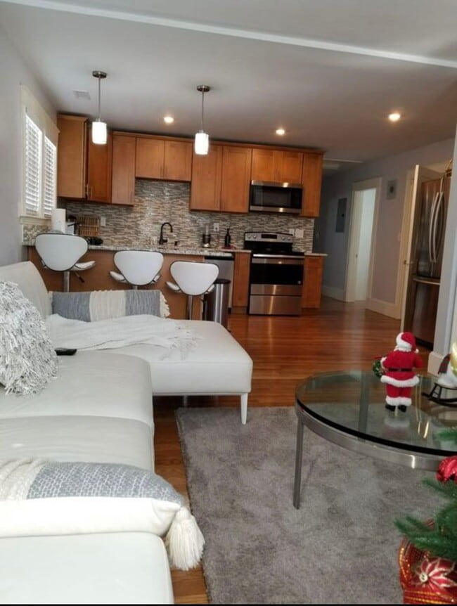 Foto del edificio - 5 Ellsworth Rd