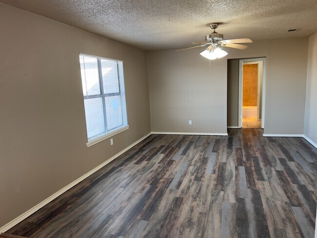 Foto del edificio - 302 E 17th St