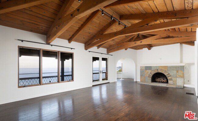 Building Photo - 629 S Coast Hwy