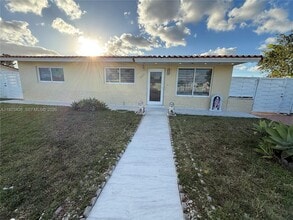 Building Photo - 3300 SW 94th Ct