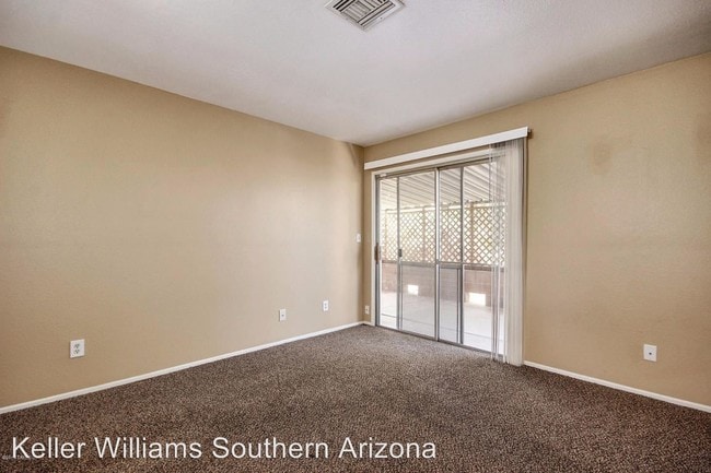Building Photo - 6633 N Camino De La Tierra