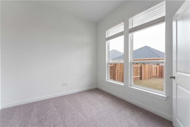 Building Photo - 145 Sabino Dr