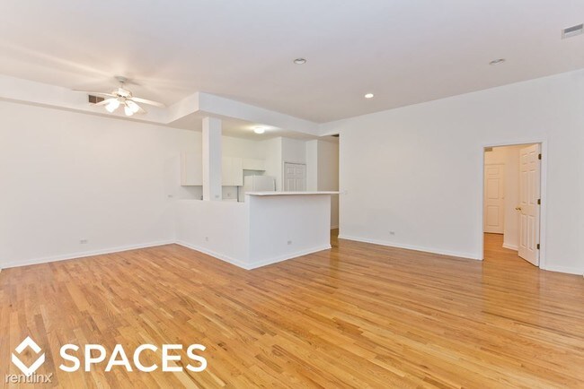 Building Photo - 723 W Briar Pl