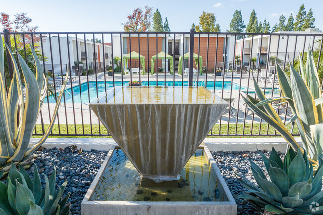 Courtyard Fountain - Arrive Laurie Lane