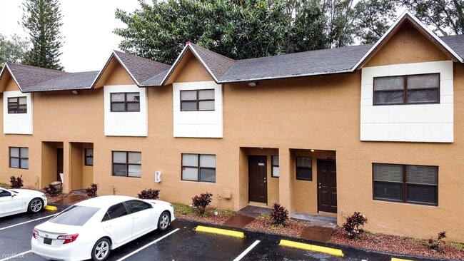Building Photo - 2 br, 1.5 bath  - 3510 NW 91st Ave