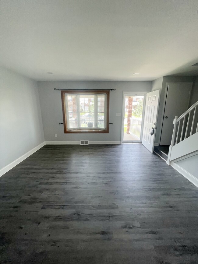 Foto del edificio - 7843 Lockwood Rd