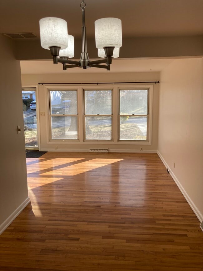 Building Photo - 23 Pleasant Ridge Dr