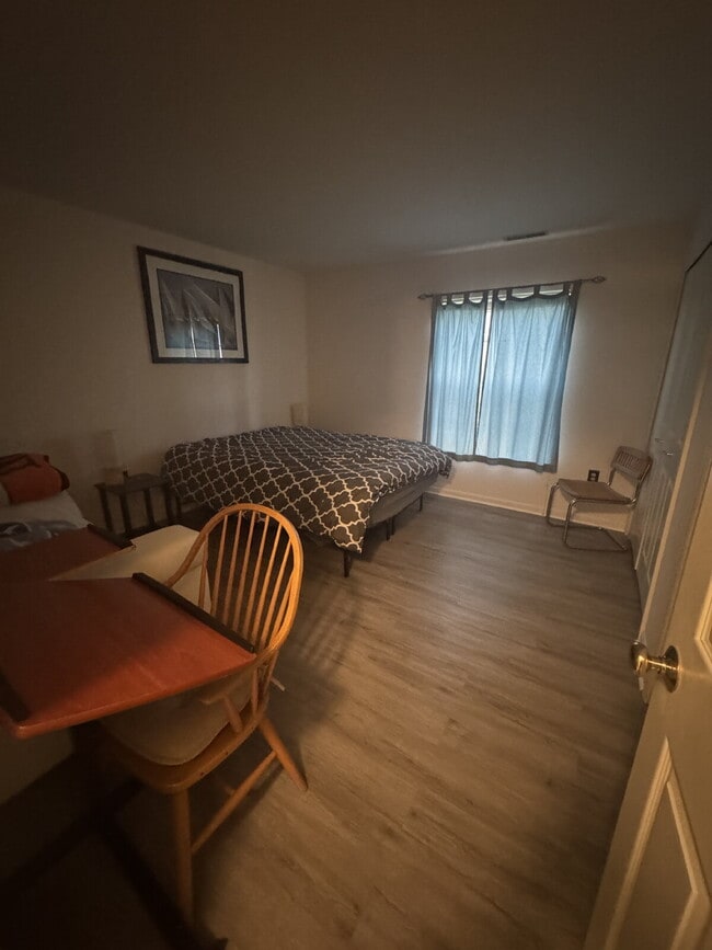 Building Photo - Fenton Fully-Furnished 2-Bedroom Apartment Available!