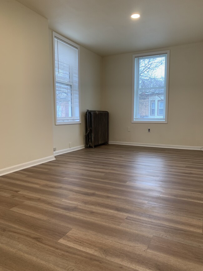 Living Room with excellent natural light - 229 3rd St