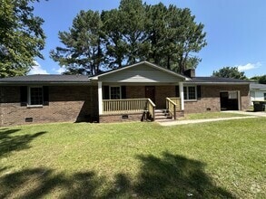 Building Photo - 2610 Forrest Dr
