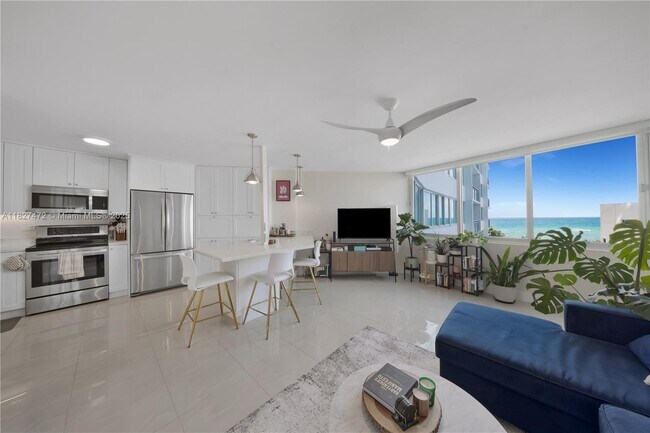 Foto del edificio - 7135 Collins Ave