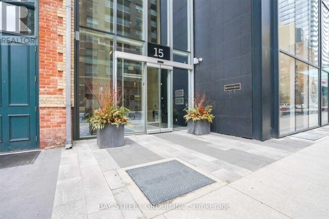Building Photo - 15 Grenville St