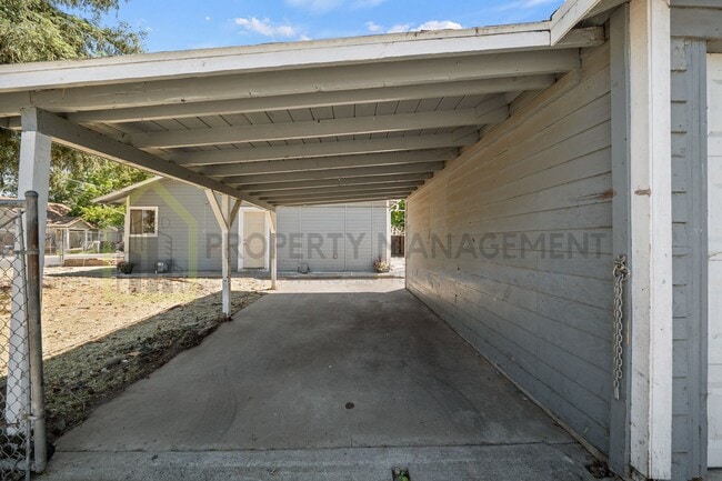 Building Photo - Updated 3-Bed, 2-Bath Bungalow on Spacious...