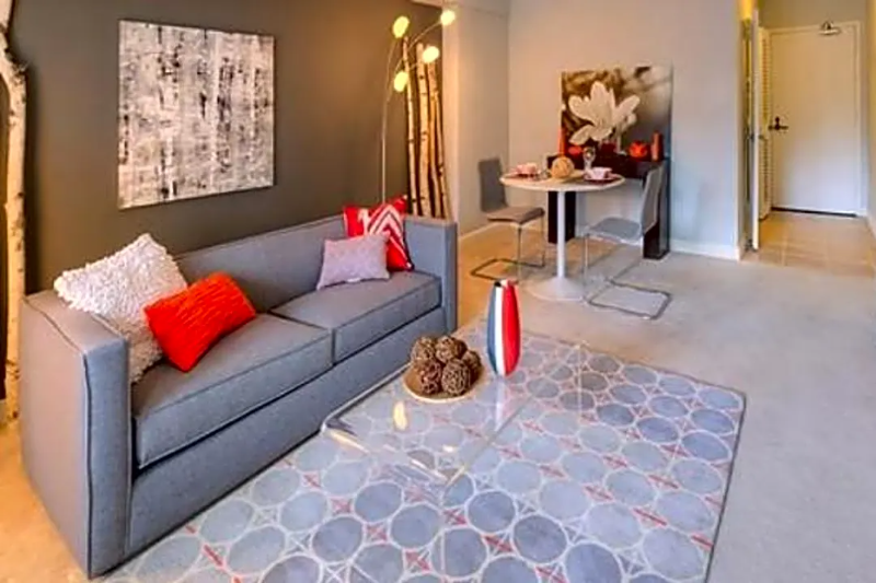 Foto principal - 100 E Goethe St