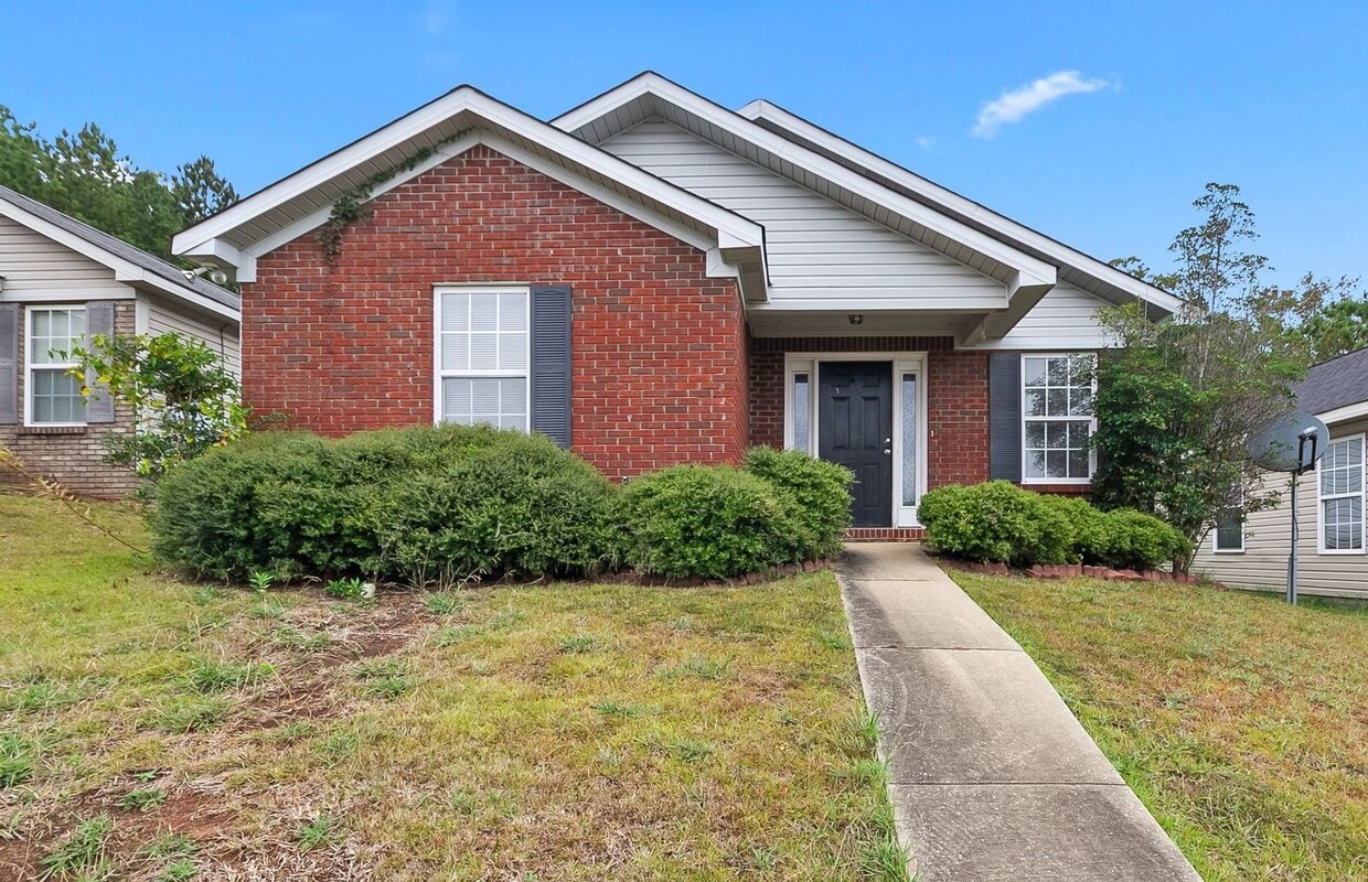 Nice 3 Bed 2 Bath House! Available Now! Ca... - Nice 3 Bed 2 Bath House! Available Now! Ca...