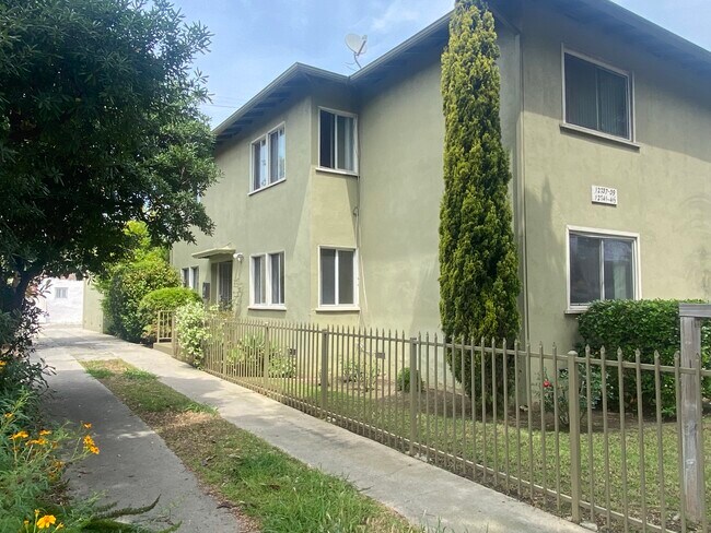 Foto del edificio - 12737 Venice Blvd.