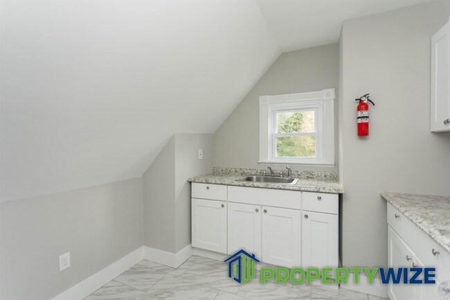 Foto del edificio - 5821 Royal Oak Ave
