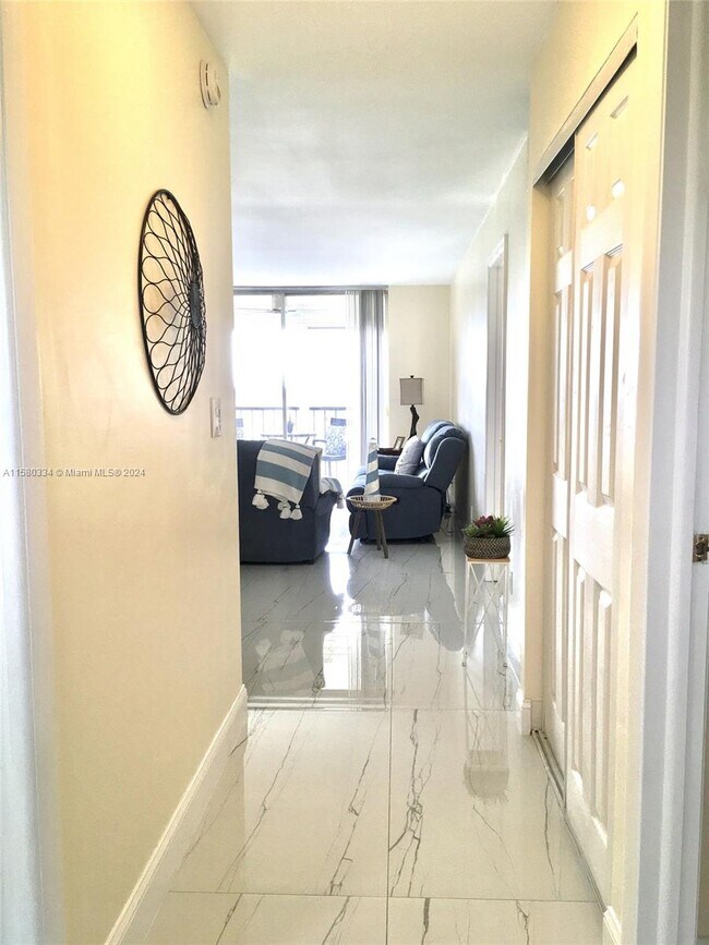 Foto del edificio - 8900 Washington St