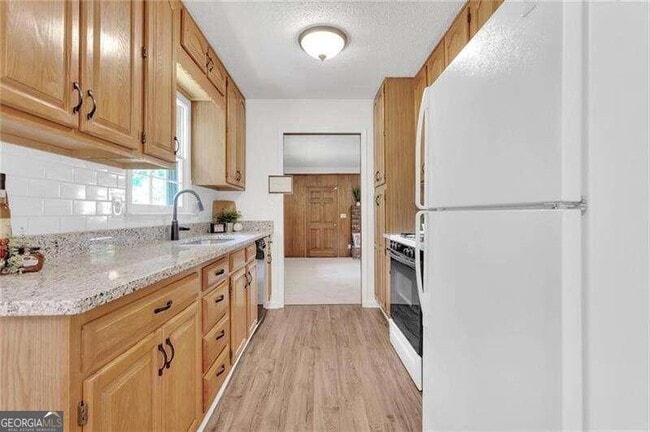 Building Photo - 248 Parkwood Dr