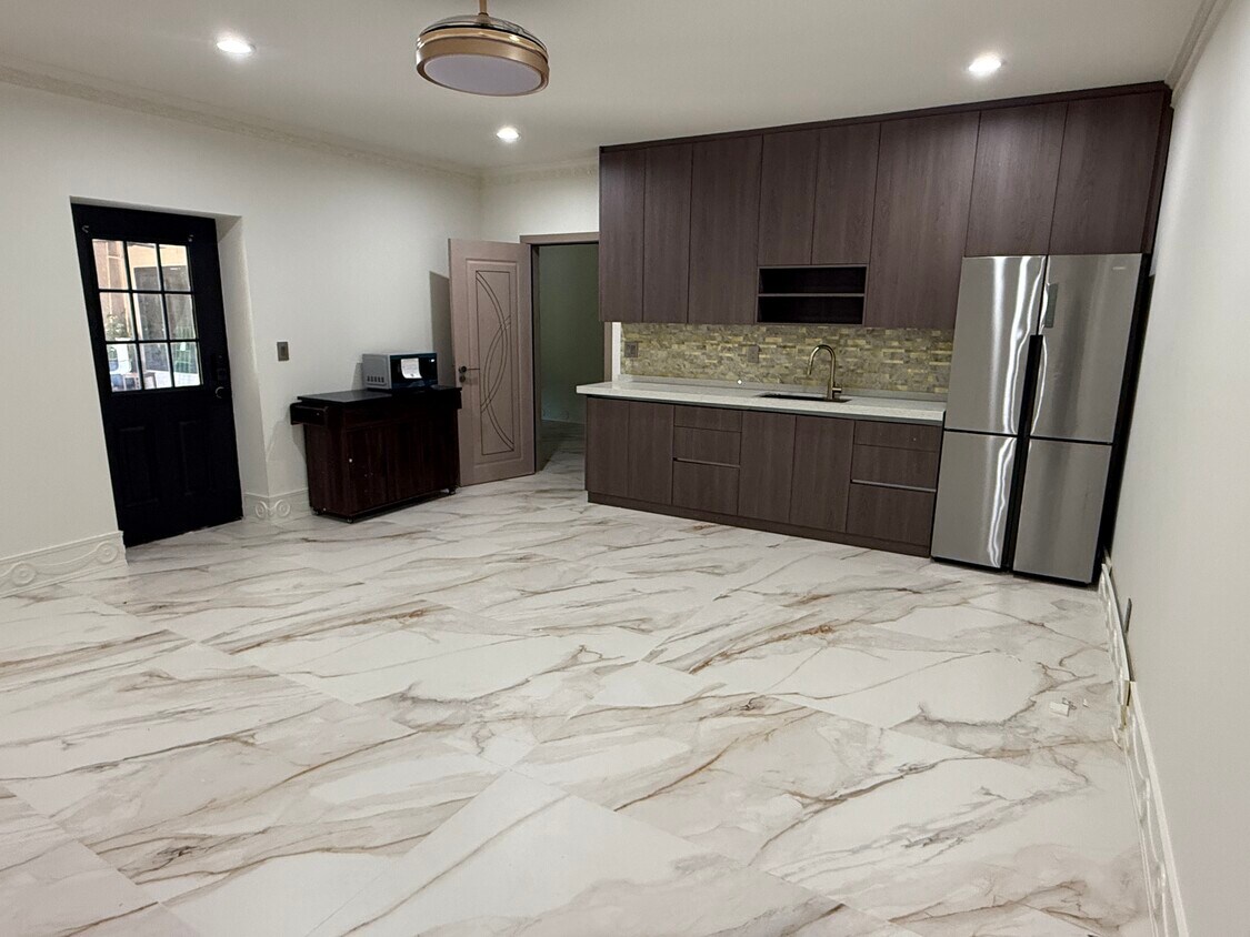 Foto principal - 10527 Belmont Blvd