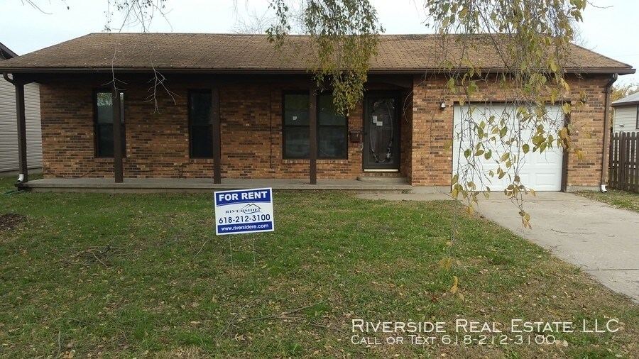 Primary Photo - 3 bedroom house with Attached 1 car garage!