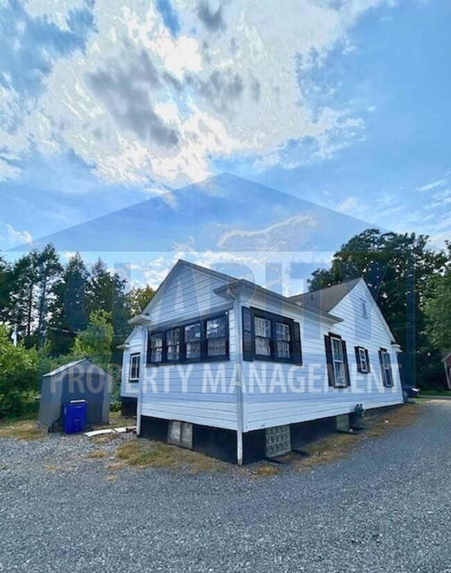 Building Photo - Two bedroom home in historic downtown Clev...