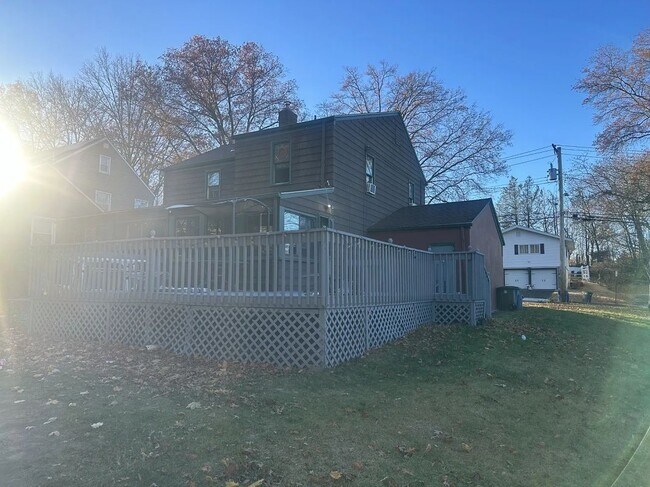 Foto del edificio - 125 Stimson Rd