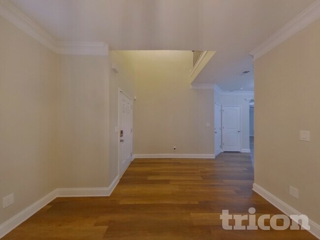 Building Photo - 305 Escalade Dr