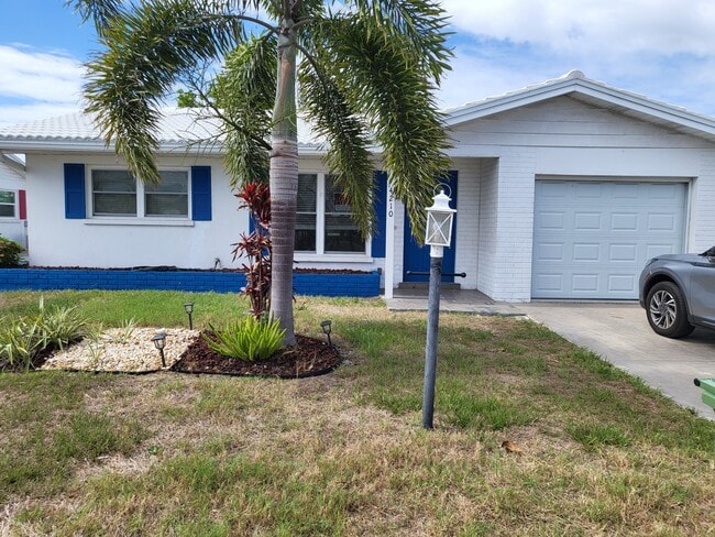 Building Photo - 4210 Oak Ln