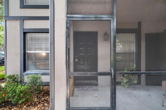 Building Photo - Beautiful 2 bedroom/2 bath Condo