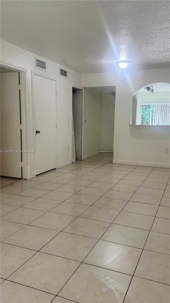 Foto del edificio - 1260 SE 31st Ct