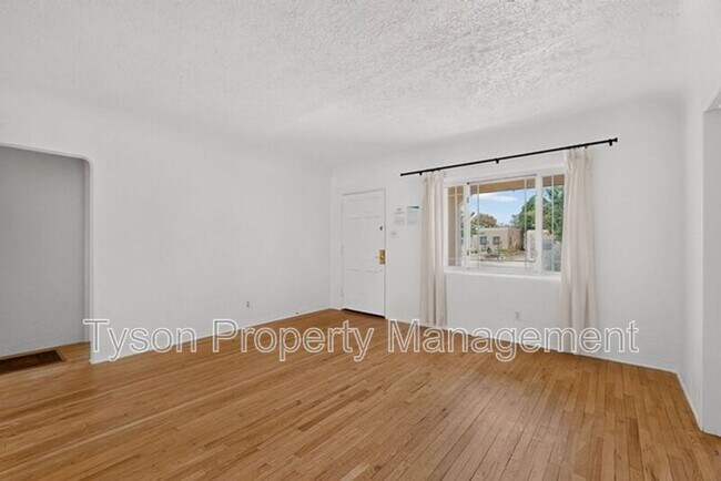 Foto del edificio - 310 Truman St NE