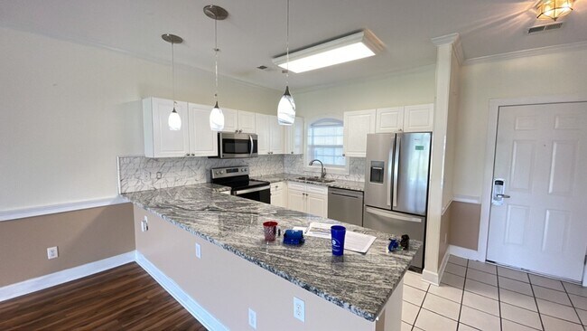 Foto del edificio - Updated 2 bedroom/2 bath unfurnished condo...