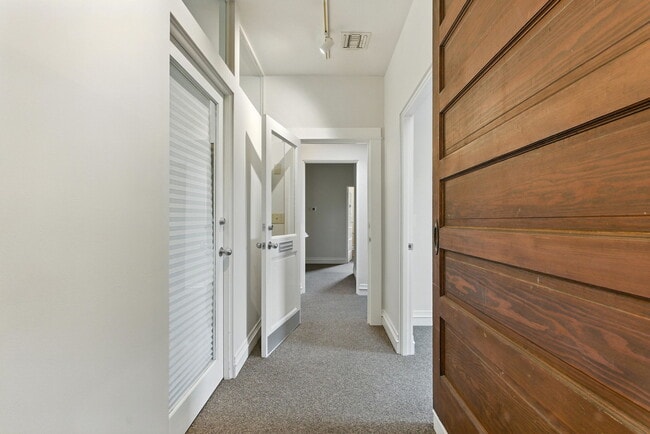 Foto del edificio - 906 NW 23rd Ave