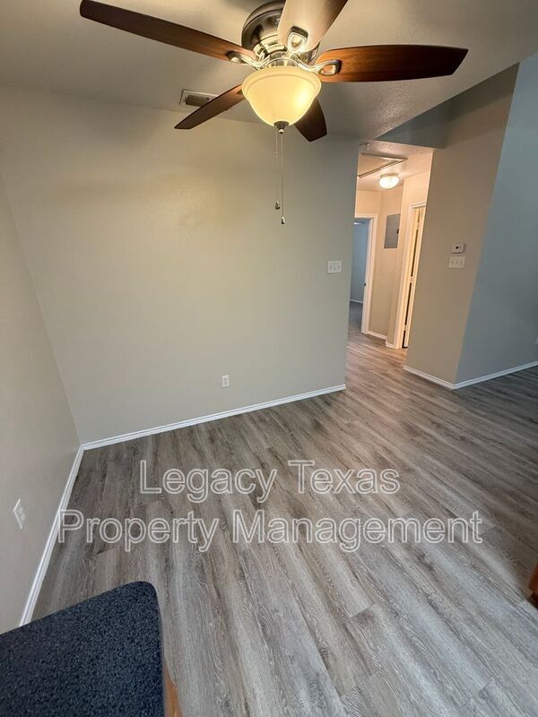 Building Photo - 641 WOODARD