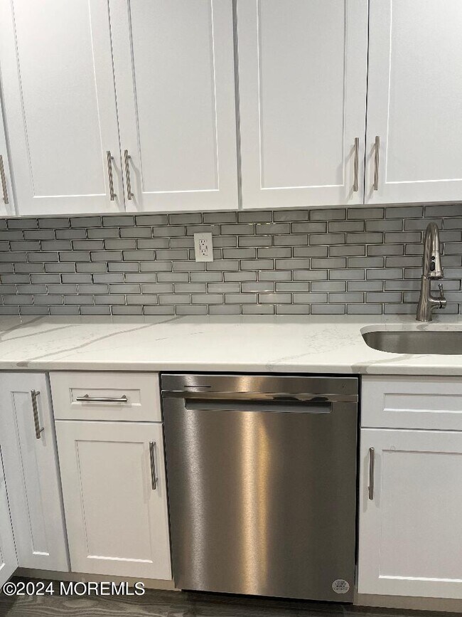 Building Photo - 118 Amberly Dr