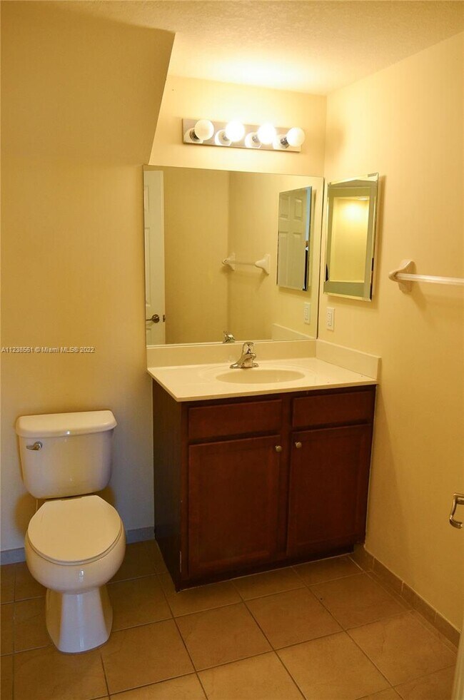 Foto del edificio - 8960 NW 97th Ave