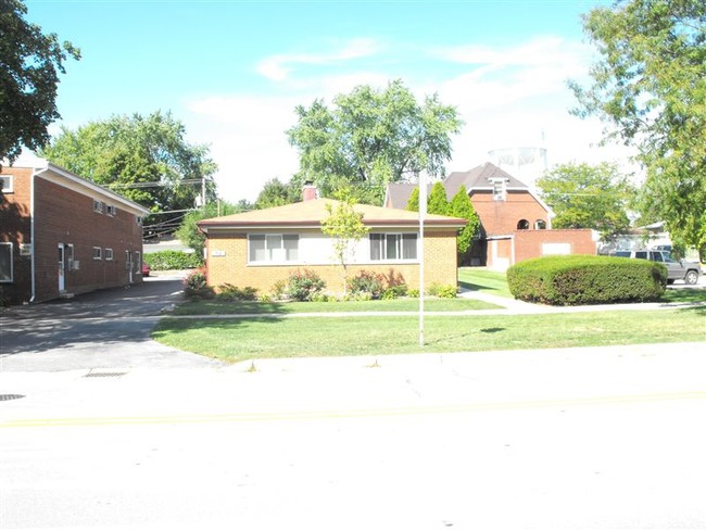 Building Photo - 481 N Ardmore Ave