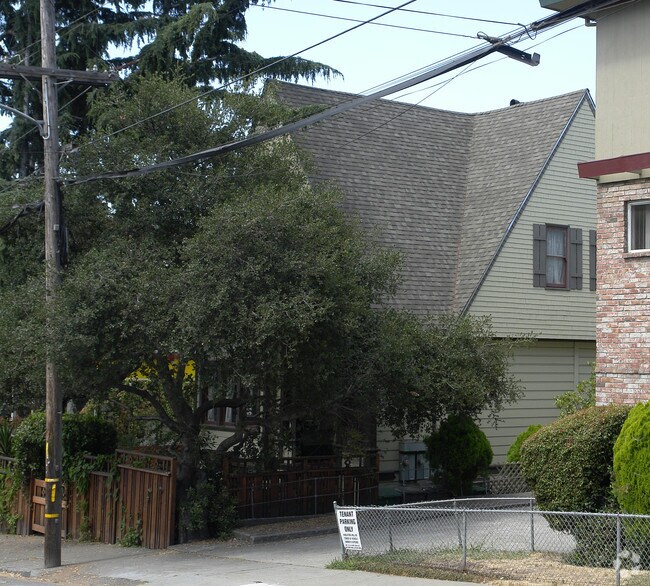 Building Photo - 3527 Harrison St