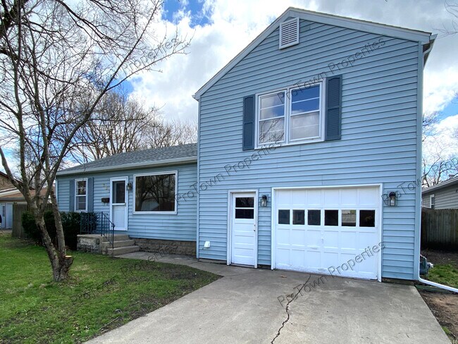 Building Photo - 301 E Kankakee River Dr