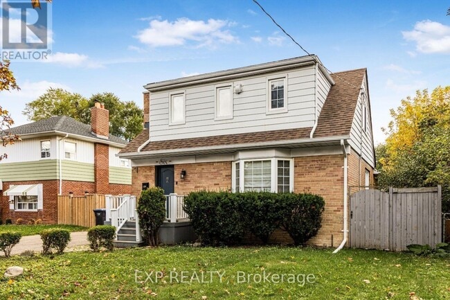 Building Photo - 6 Erlesmere Ave