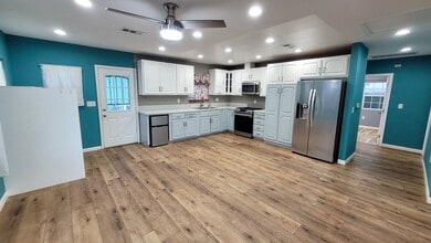 Building Photo - 13531 Maidstone Ave