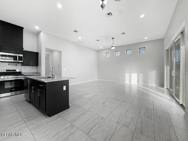 Foto del edificio - 12622 Amesbury