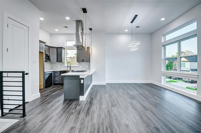 Building Photo - 1913 Hoskins Dr